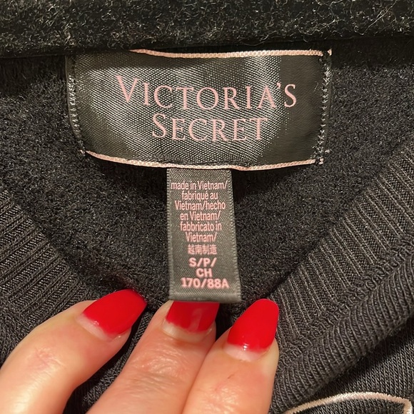 Victoria's Secret Black LOVE Embroidered Sweatshirt Small S - Picture 3 of 7